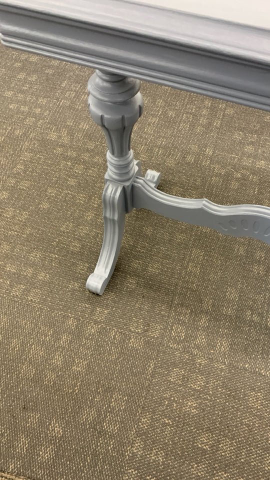 LT BLUE PAINTED SIDE TABLE W/BEVELED EDGES AND SPINDLE LEGS.