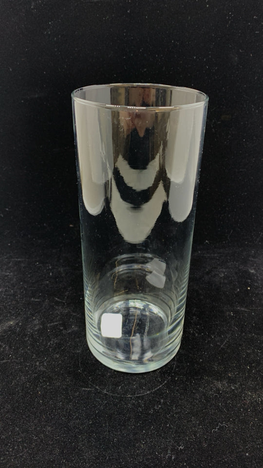 CLEAR GLASS CYLINDRICAL VASE.