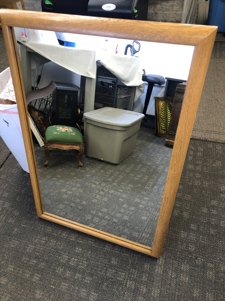 LARGE LIGHT WOOD MIRROR.