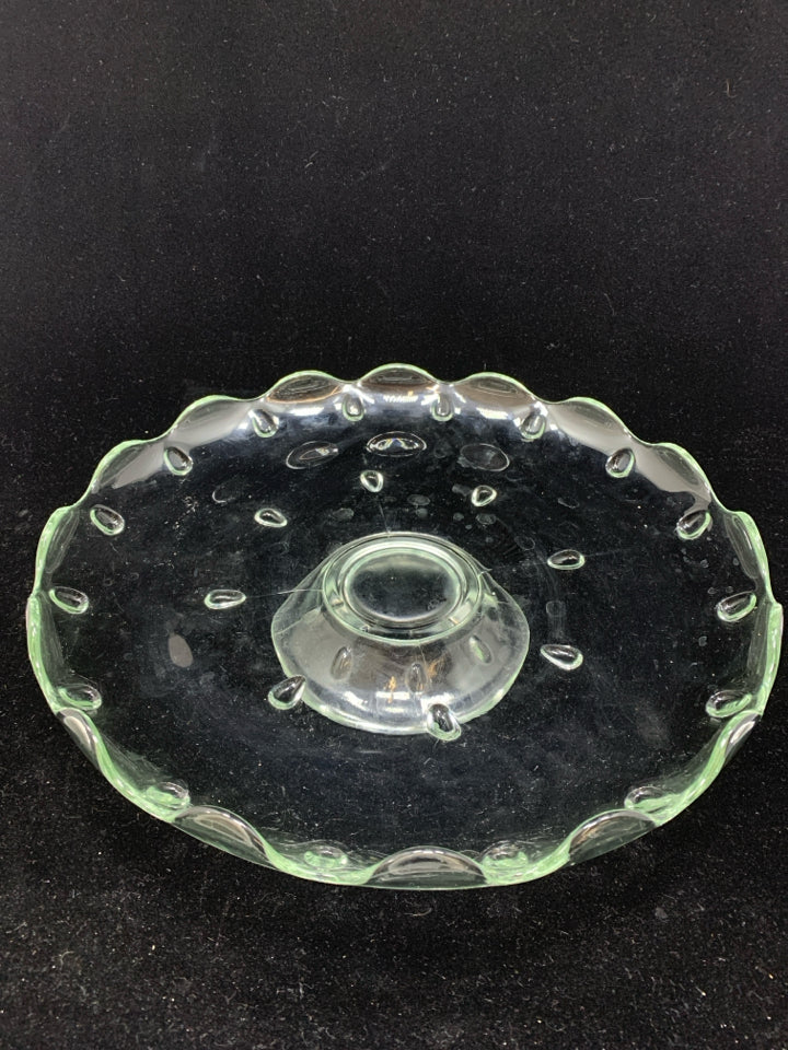 CLEAR GLASS CAKE STAND W/RUFFLED EDGE.