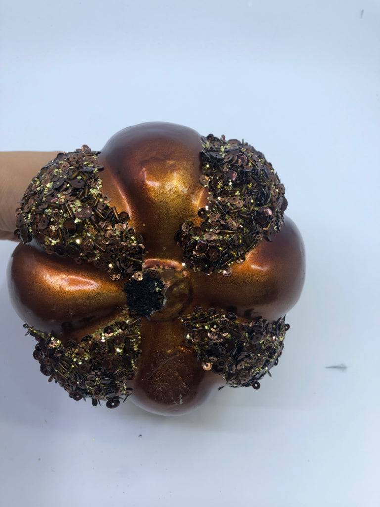 BRONZE & SEQUINS PLASTIC PUMPKIN.