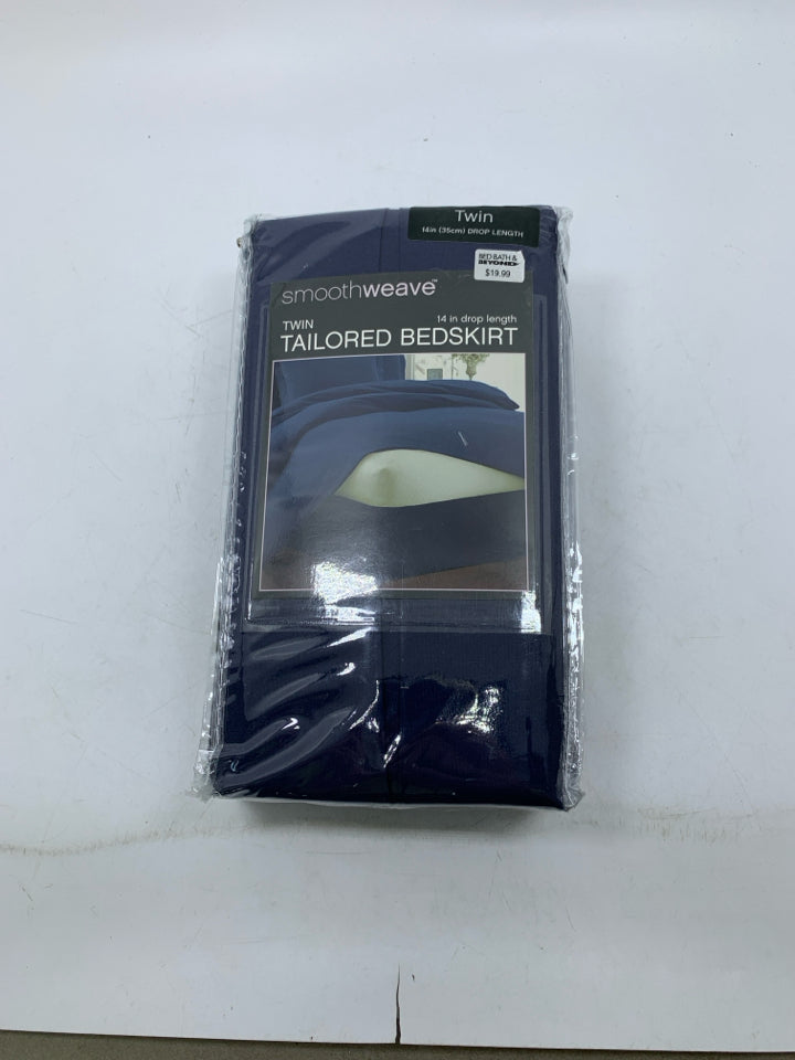 NIP SMOOTHWEAVE TAILORED BED SKIRT.