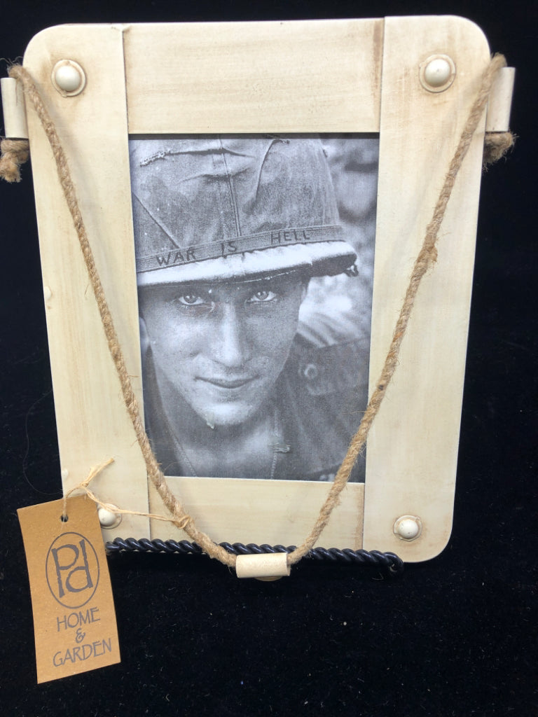 CREAM METAL PHOTO FRAME.