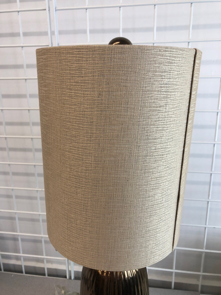 RIBBED METALLIC TABLE LAMP W/LONG CANVAS SHADE.