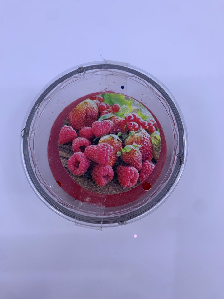 NEW BERRY CANDLE.