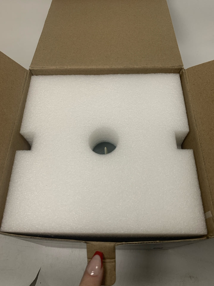 IN BOX LUMINARA ICEBERG GREEN FLAMELESS CANDLE PUMPKIN.