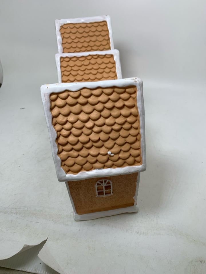 NWT LIGHT UP GINGERBREAD HOUSE.