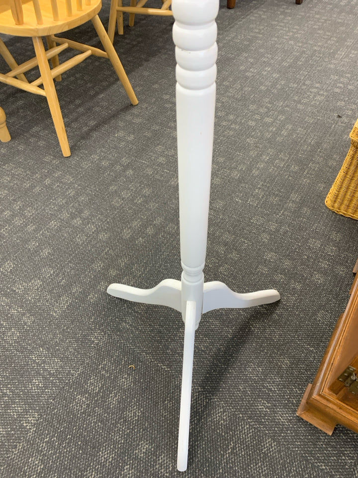 WHITE WOOD COAT RACK.