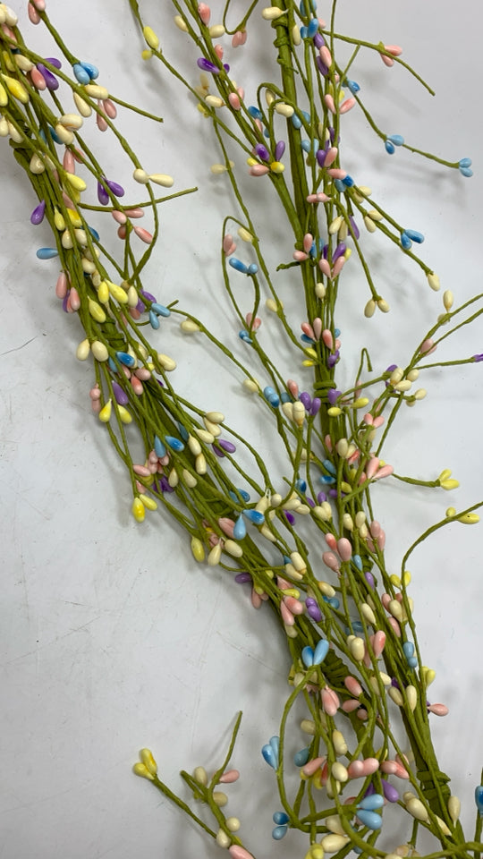 GREEN VINE GARLAND W/PASTEL PIP.