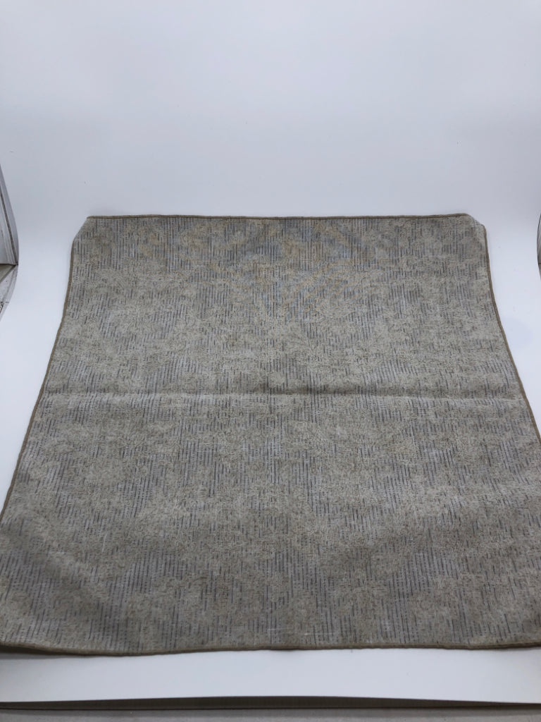 8 BEIGE DAMASK PRINT NAPKINS.