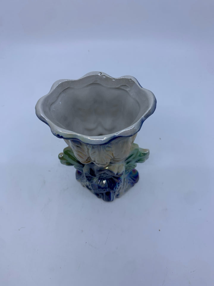 VTG FLORAL IRIDESCENT VASE.