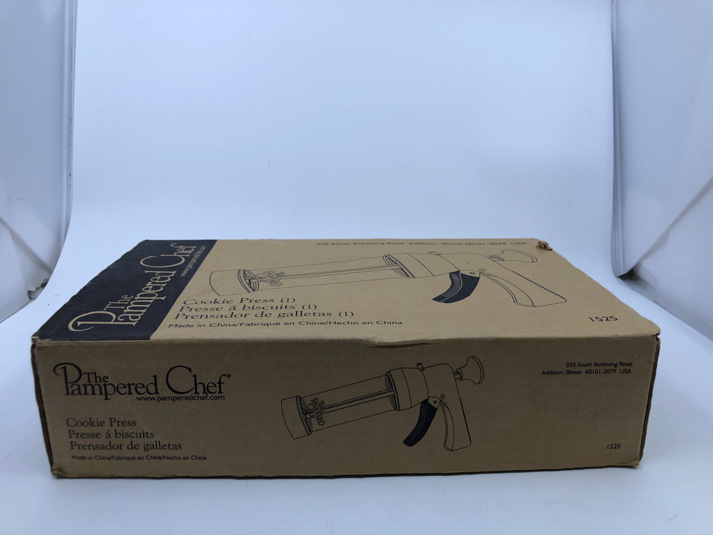 NIB COOKIE PRESS #1525 PAMPERED CHEF.