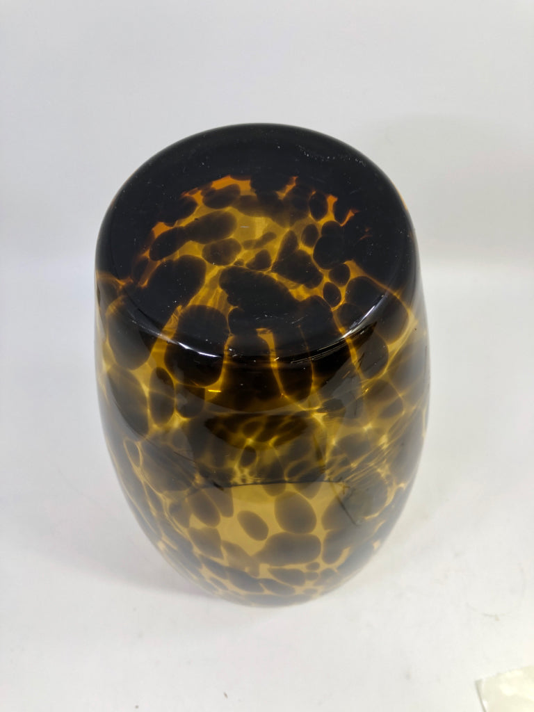 BROWN SPOTTED GLASS VASE.
