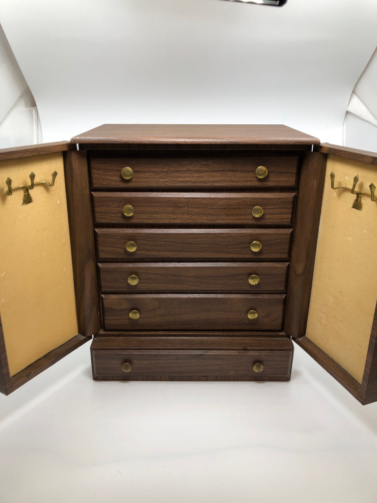 6 DRAWER WOOD JEWELRY BOX W/NECKLACE STORAGE.