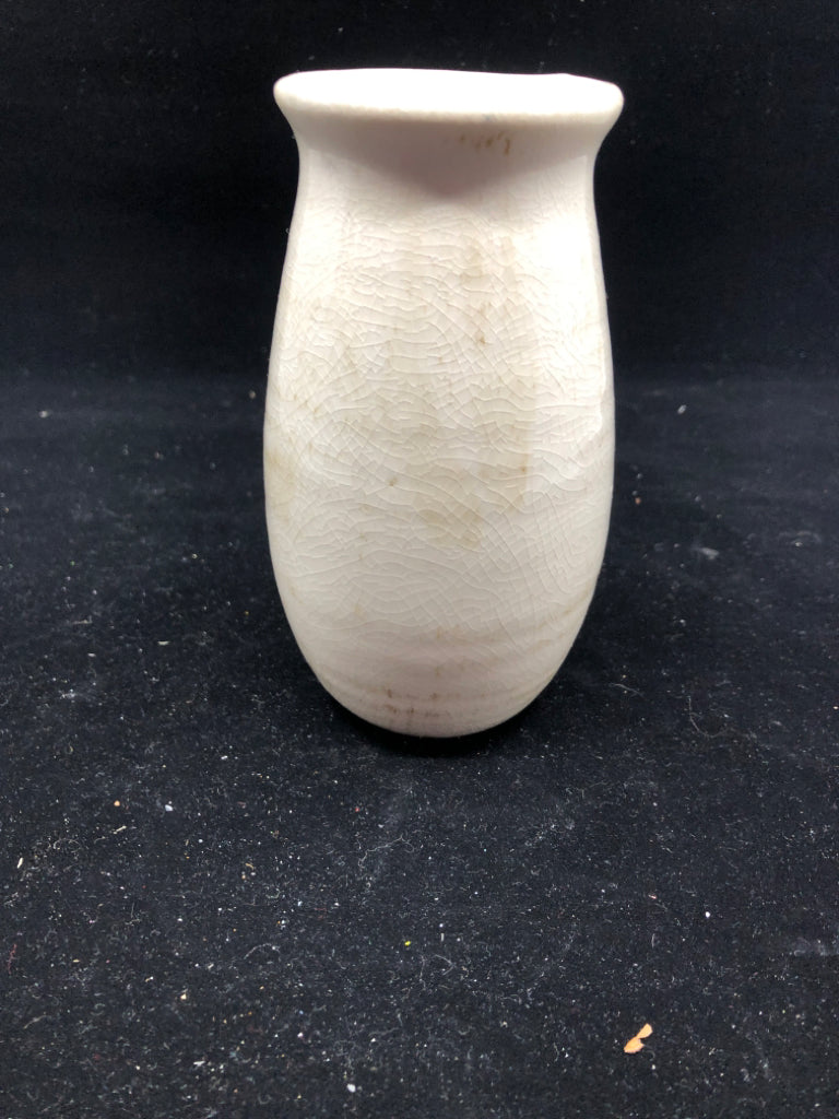 CREAM POTTERY VASE.