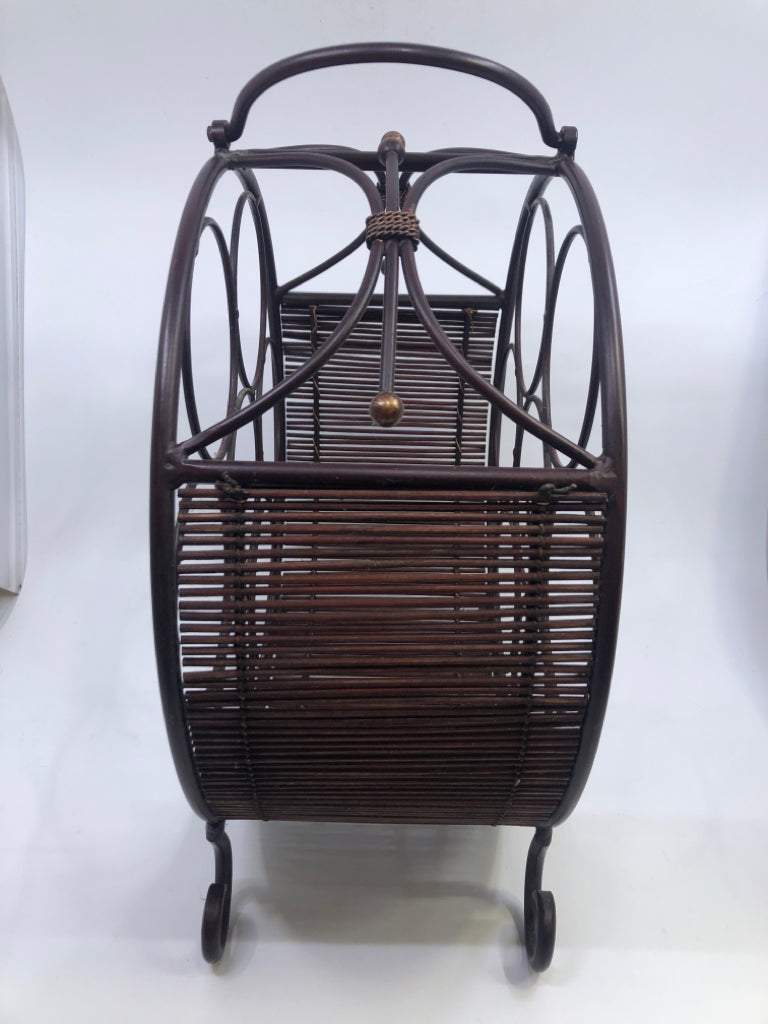 FOOTED BROWN WINE RACK CIRCULAR METAL.