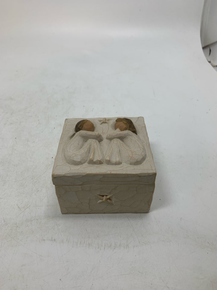 SQUARE GIRLS SITTING LOOKING AT EACHOTHER "FRIENDSHIP" TRINKET BOX.