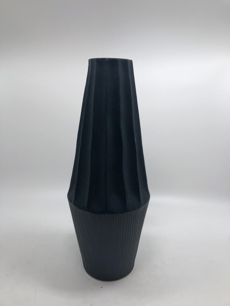 TALL CERAMIC BLUE DIAMOND SHAPED VASE.