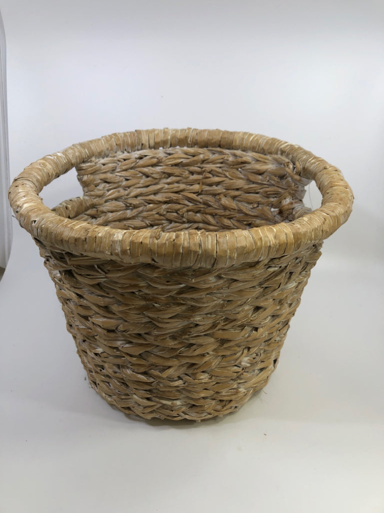 WHITE WASHED WOVEN BASKET W/HANDLES.