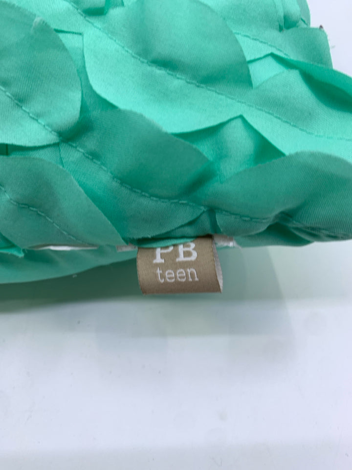 SMALL SQUARE TEAL PILLOW.