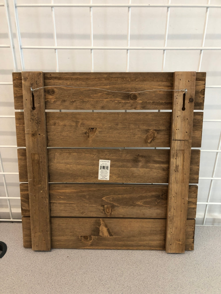 BE PASSIONATE AND FEARLESS WOOD PALLET WALL HANGING.