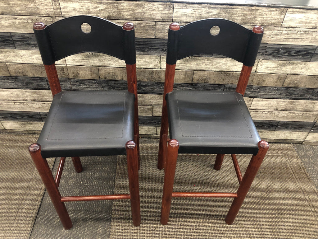 2 BAR STOOL CHAIRS WOOD W/ LEATHER.