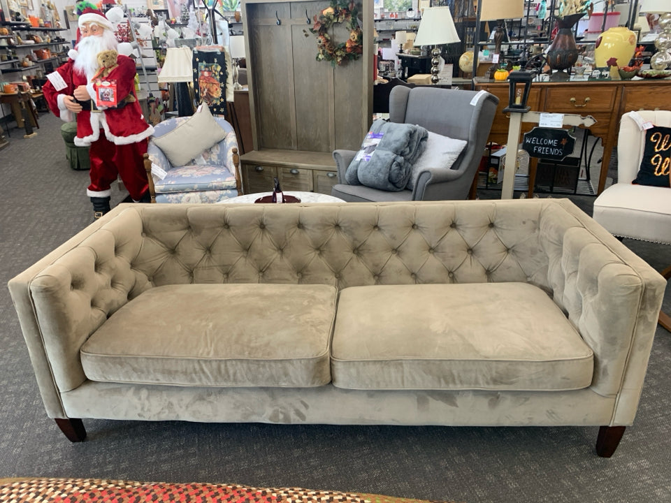 TAN RECTANGLE TUFTED COUCH.
