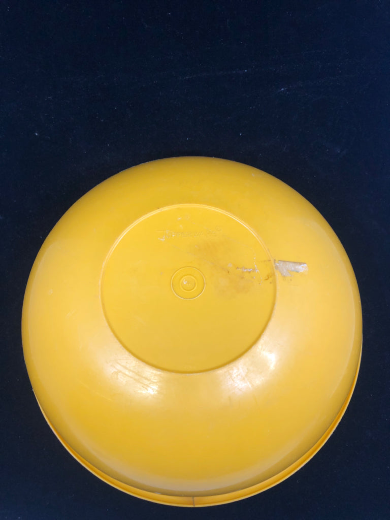 VTG YELLOW TUPPERWARE SERVING BOWL W LID.