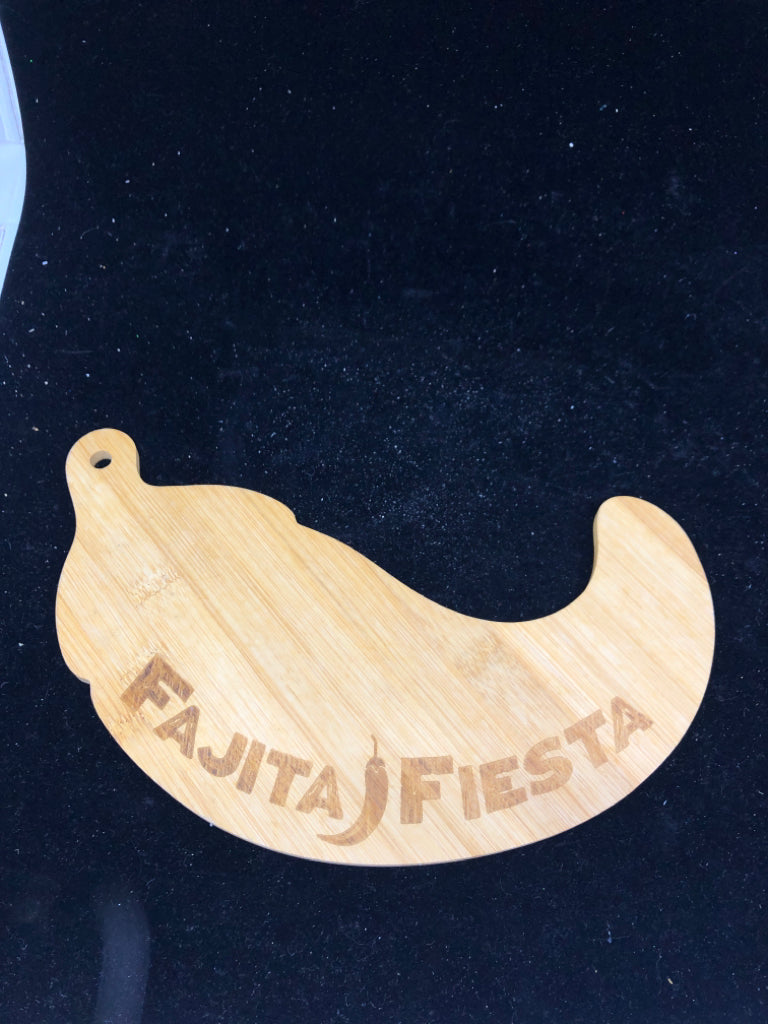 CHILI PEPPER FAJITA CUTTING BOARD.