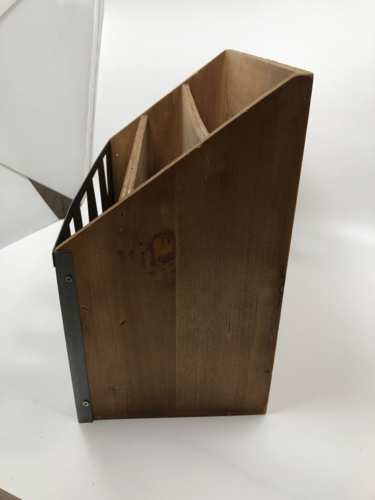 WOOD MAIL ORGANIZER W/METAL MAIL.