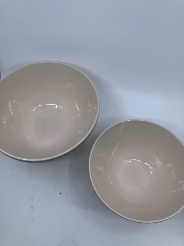 2 PINK AND GREY PFALTZGRAFF NESTING MIXING BOWLS.