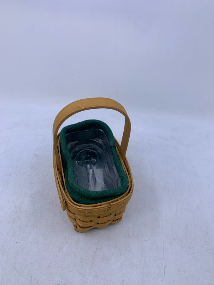 2001 SALT/PEPPER BASKET PLASTIC PROTECTOR/INSERT & GREEN LINER.