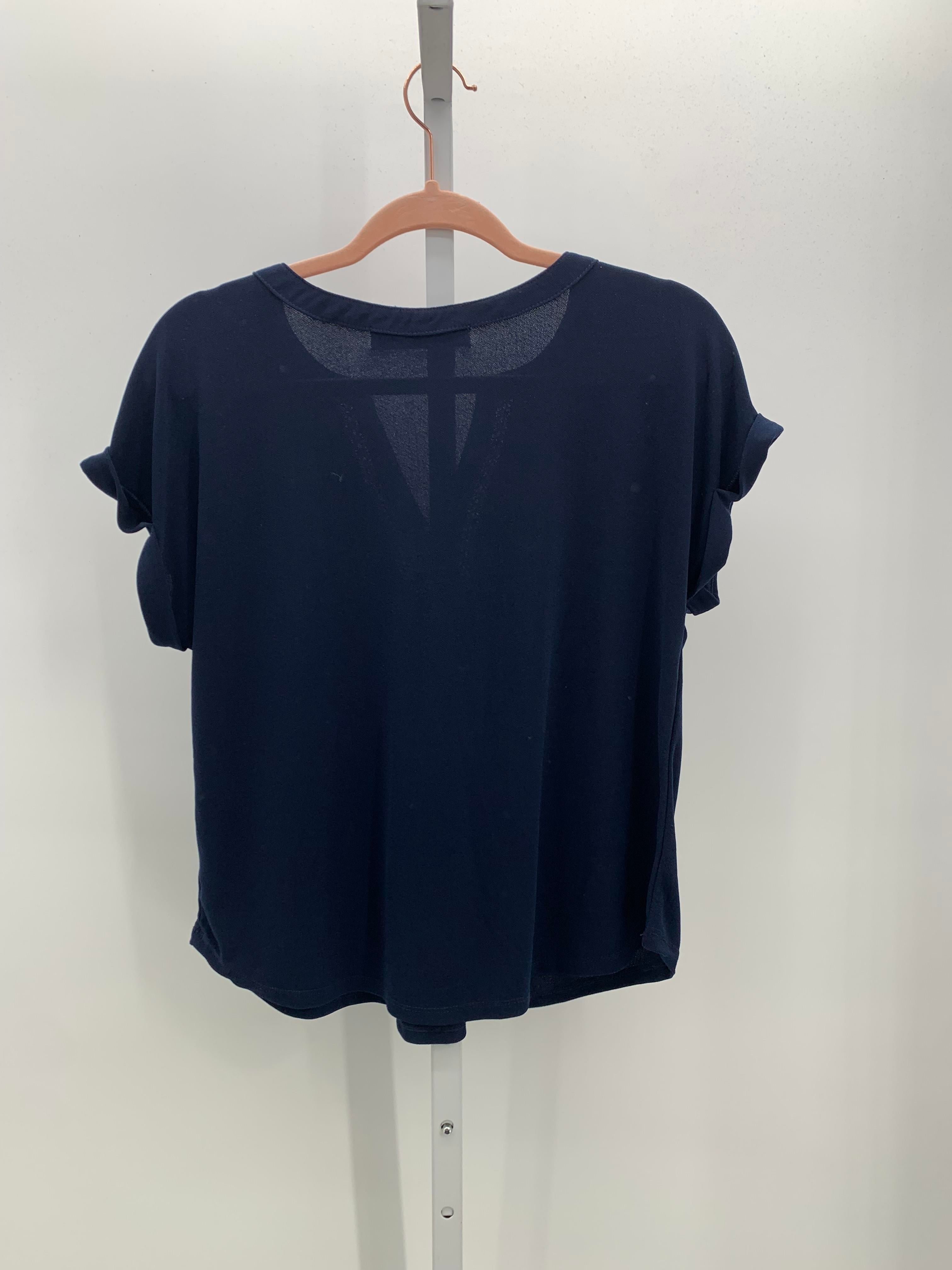 Love Scarlett Size Medium Juniors Short Sleeve Shirt