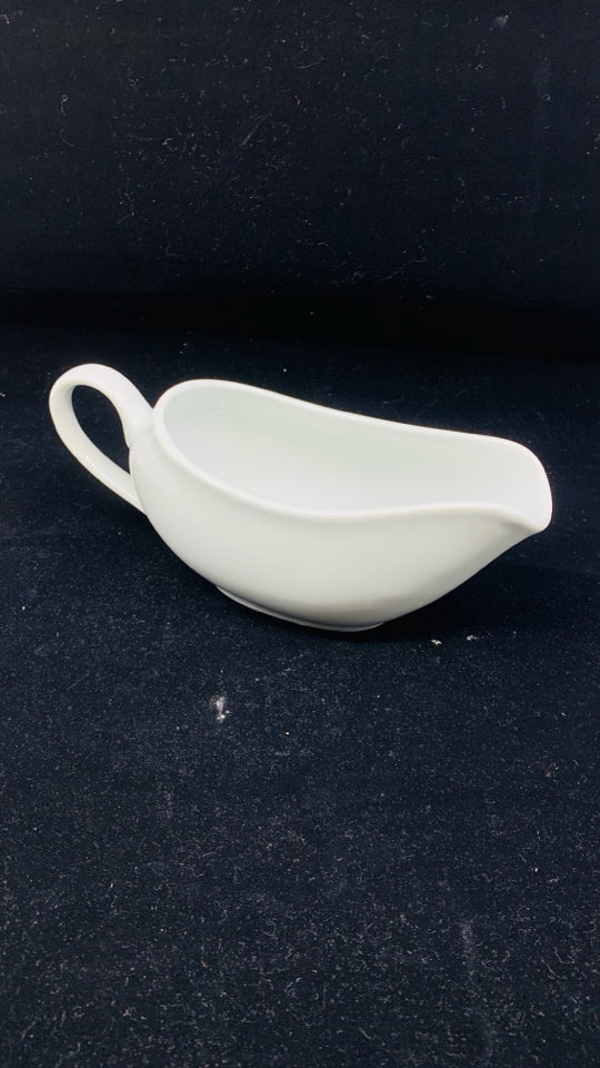 WHITE GRAVY BOAT.