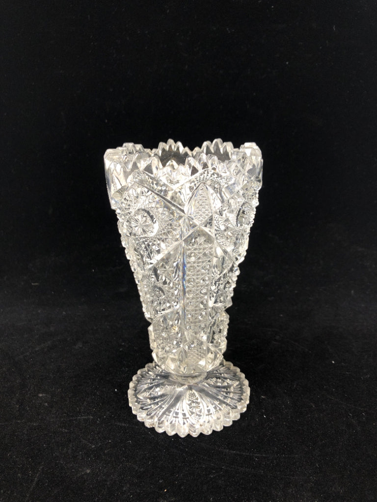 VTG FOOTED CUT GLASS VASE W/SAWTOOTH EDGE.