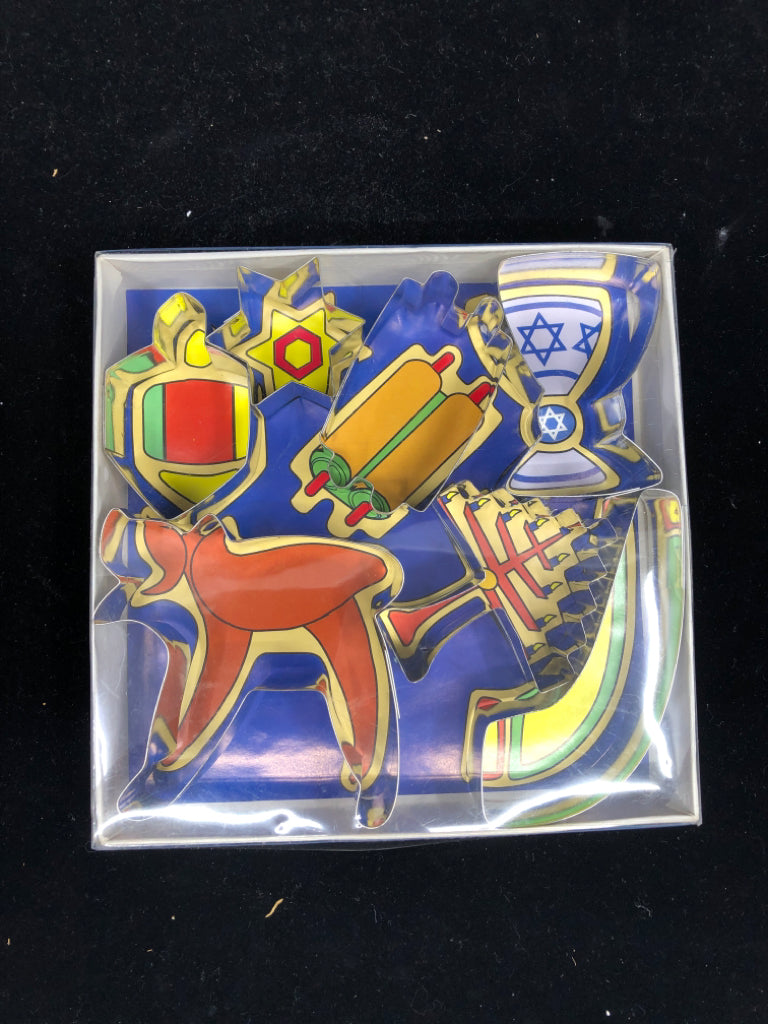 NIB HOLIDAY COOKIE CUTTERS.