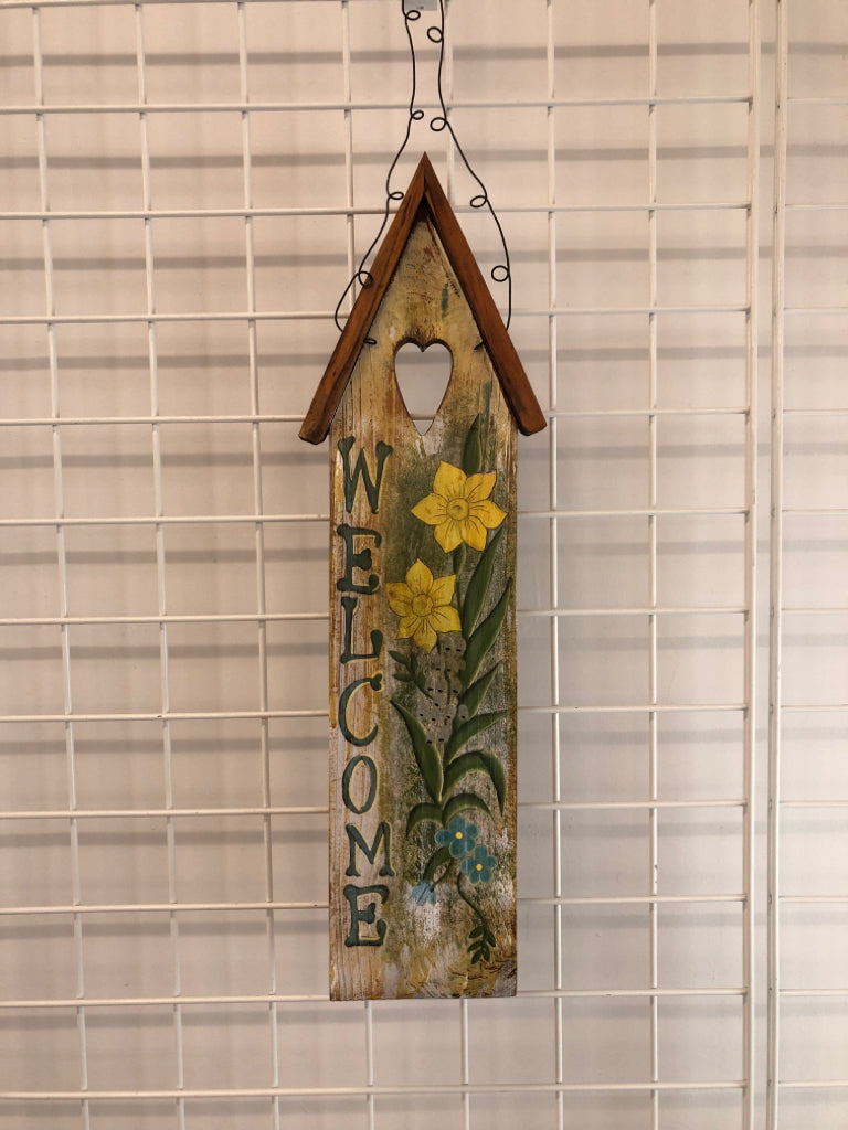 WOOD WELCOME BIRDHOUSE WALL HANGING.