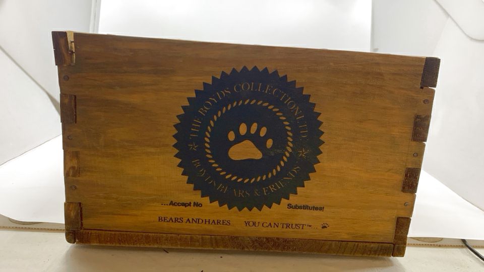 VTG BOYDS BEARS COLLECTION CRATE.