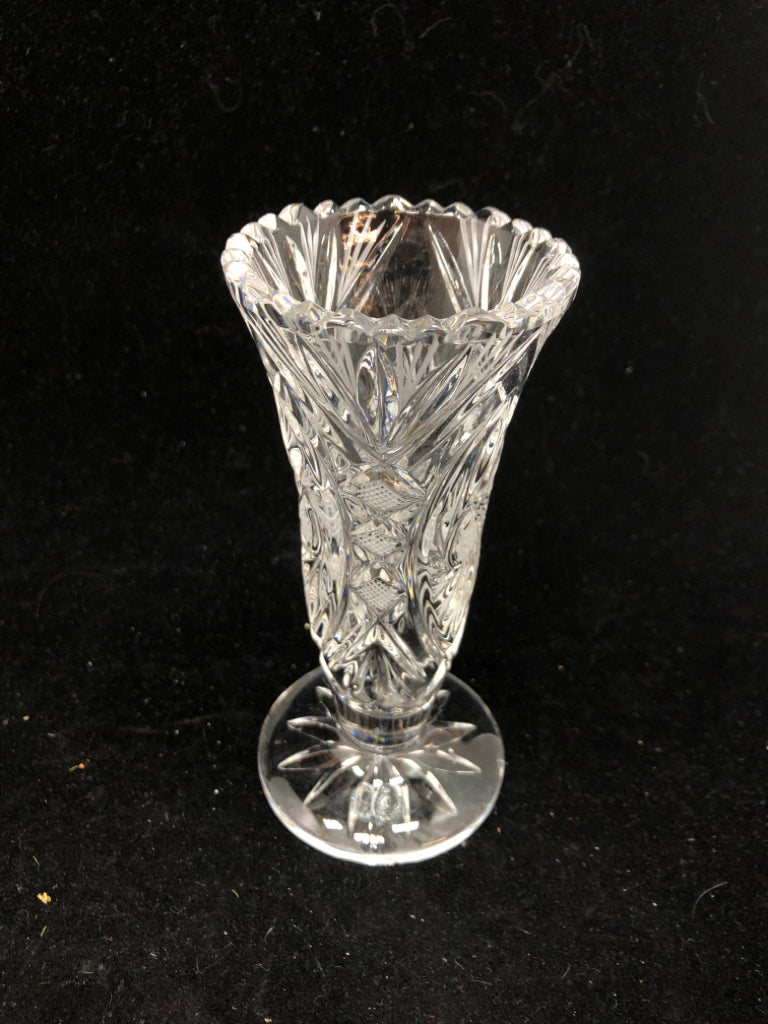 FOOTED CRYSTAL VASE W/ FRoSTED STAR ETCHING.