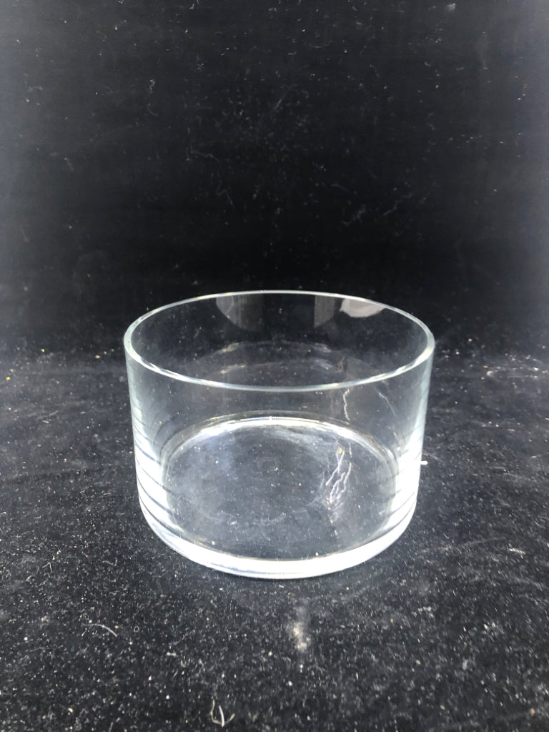 THICK CLEAR GLASS BOWL.