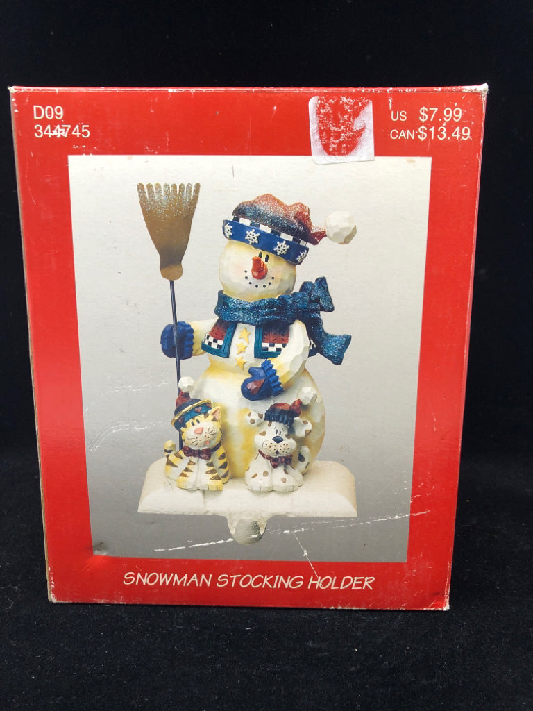 NIB HAND-CARVED WOOD SNOWMAN W/CAT & DOG STOCKING HOLDER.