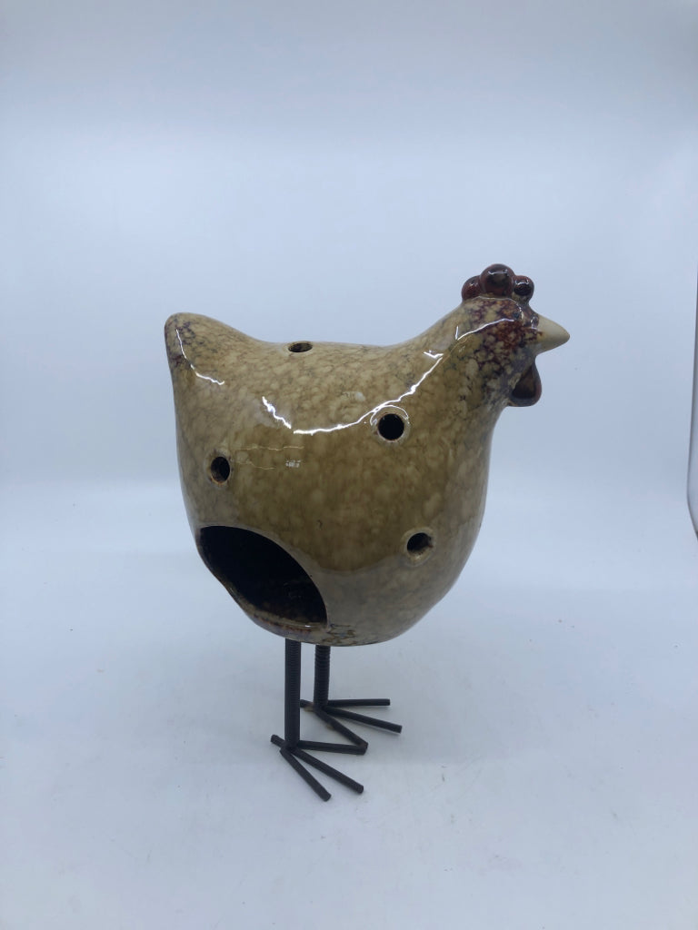 BROWN HEN W/METAL LEGS TEA LIGHT.