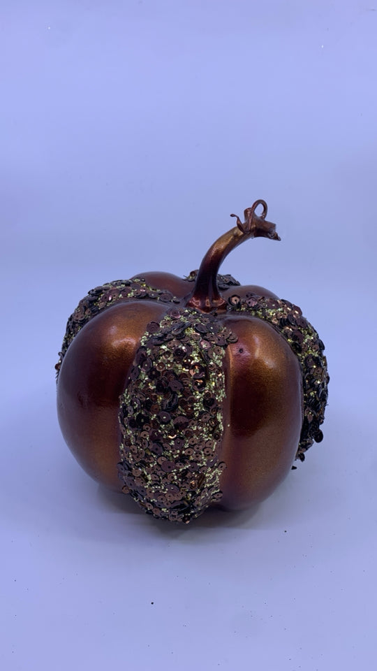 BRONZE & SEQUINS PLASTIC PUMPKIN.