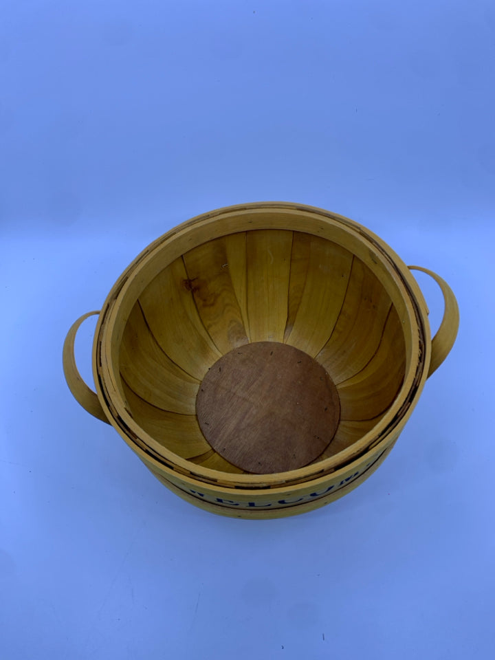 ROUND WELCOME APPLE BASKET W HANDLES.