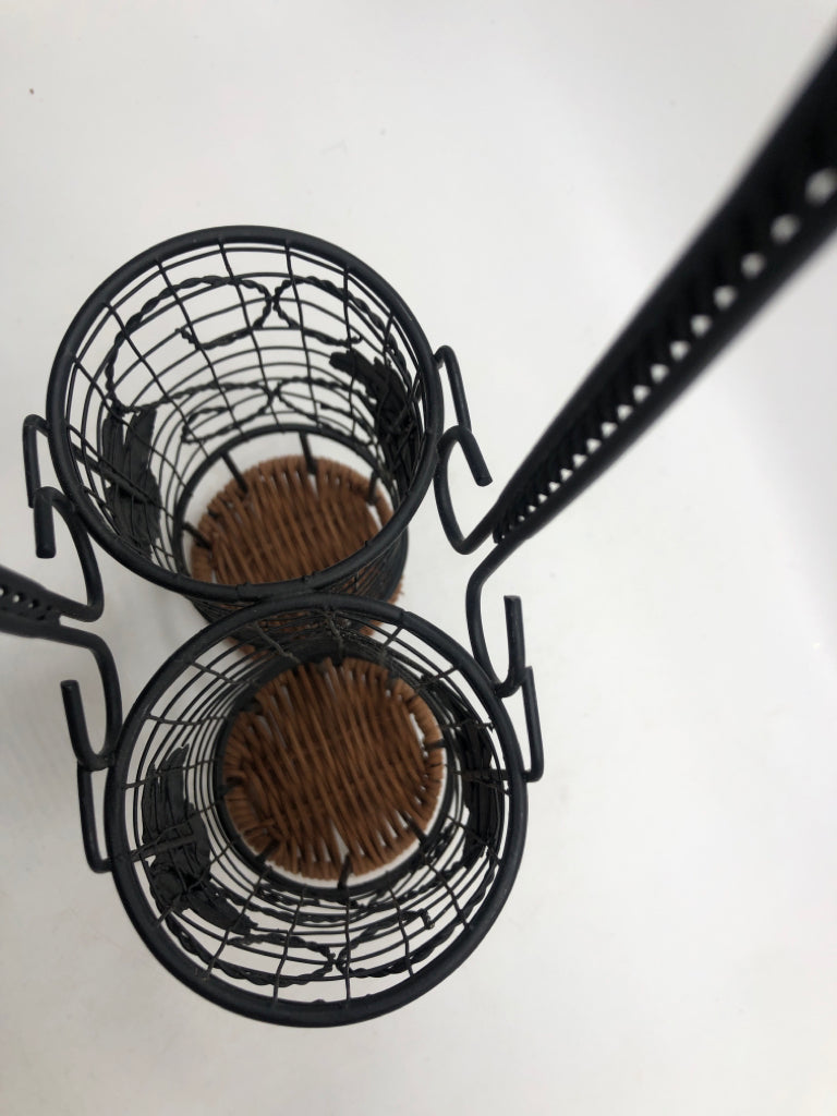 BLACK WIRE DOUBLE BOTTLE BASKET W/WOVEN BOTTOM.