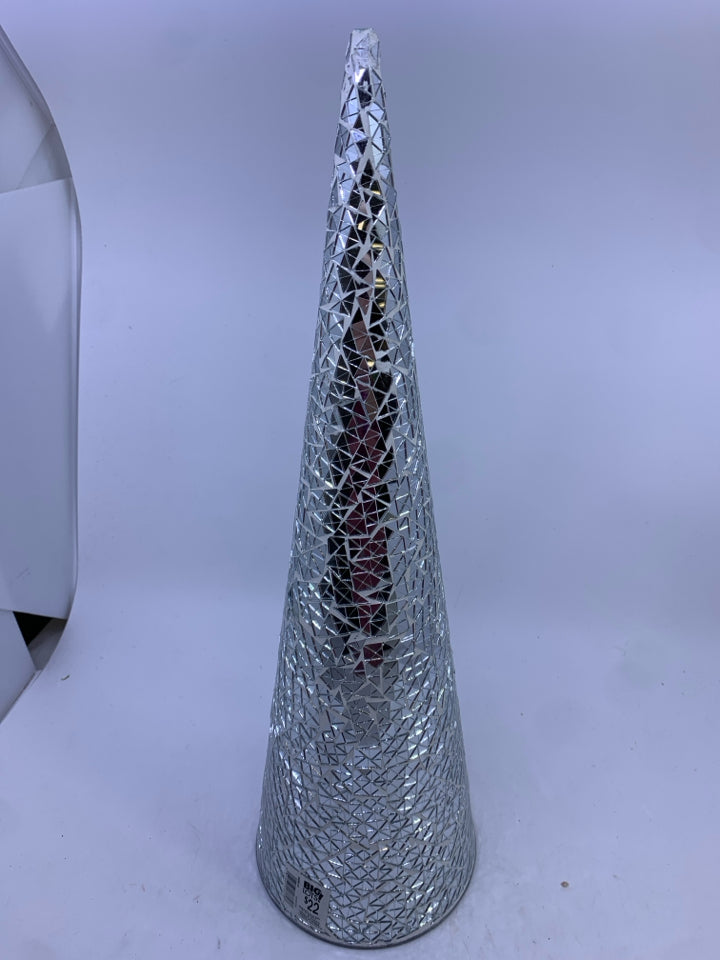 MIRROR MOSAIC POINTY TREE.