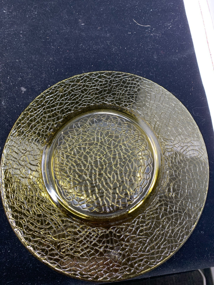 4 VTG YELLOW CRACKLE GLASS LUNCH PLATES.