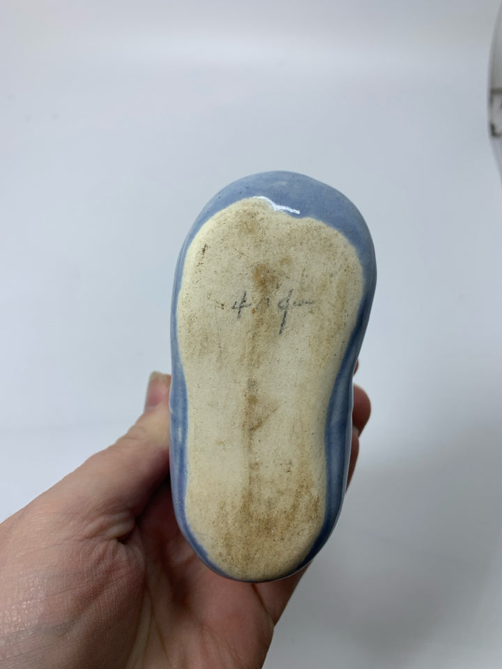 VTG POTTERY LIGHT BLUE SMALL BUTTON BABY SHOE.