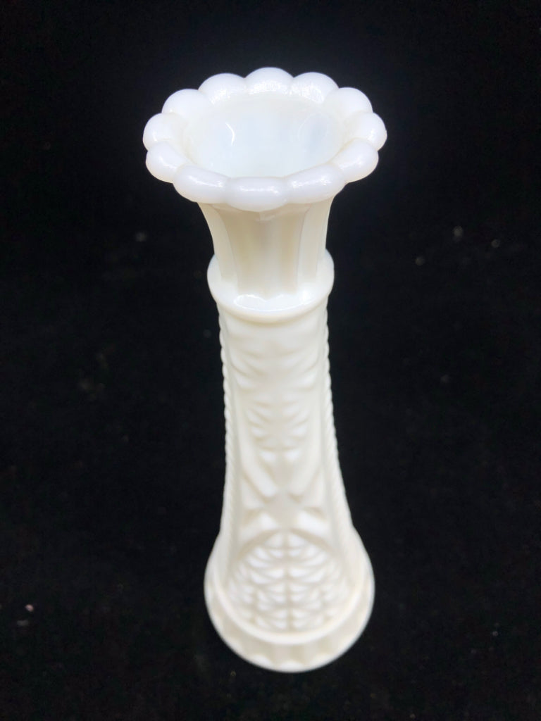 VTG WAVY EDGE MILK GLASS BUD VASE.