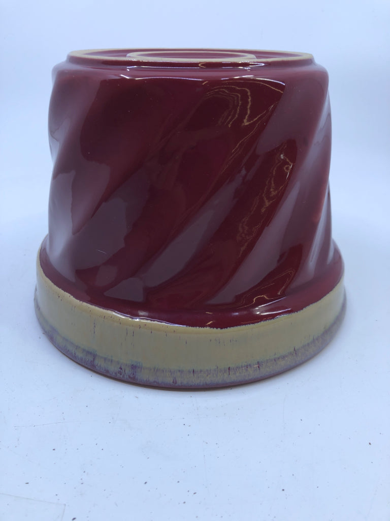 RED CERAMIC BUNDT PAN.